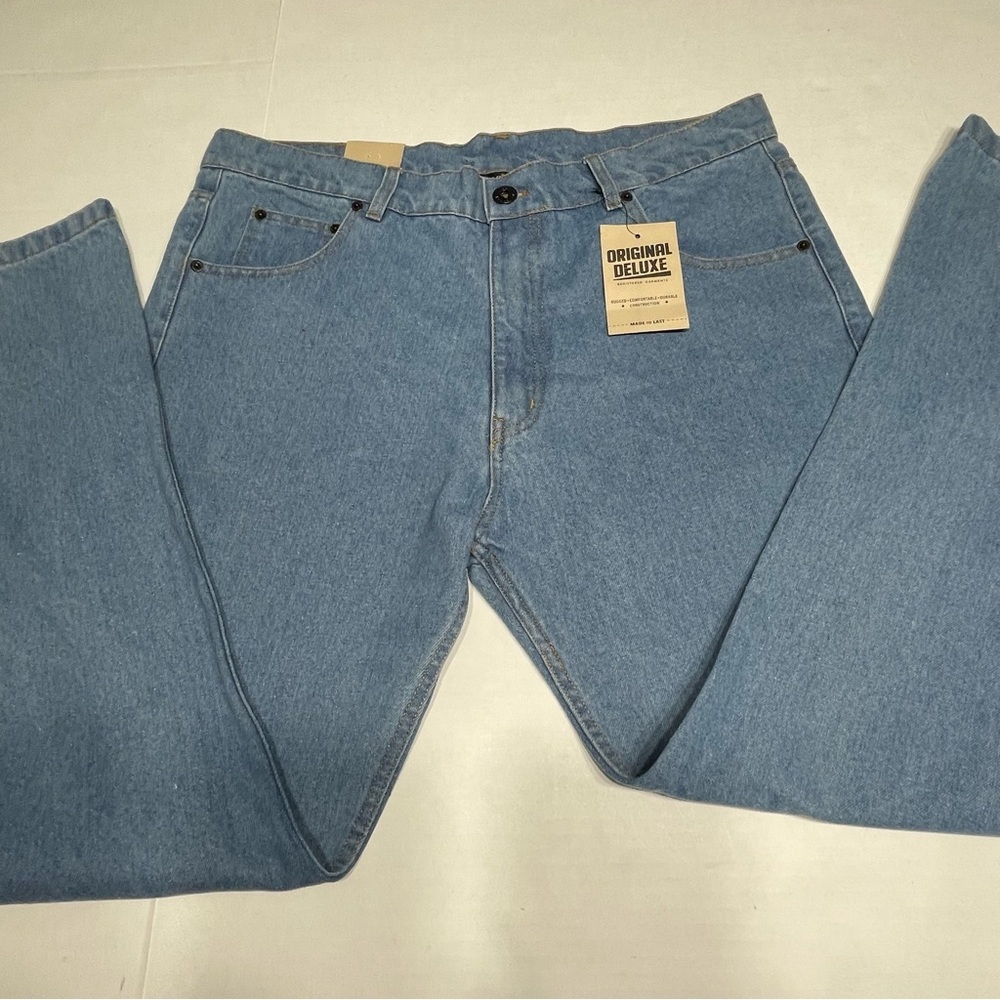 Original Deluxe Men's Blue Jeans. Straight regular waist fit. Size 38x32.NWT.
